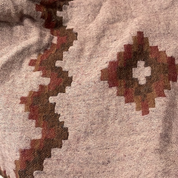 Aritzia Wilfred Diamond Mosaic Blanket Scarf - Picture 4 of 5